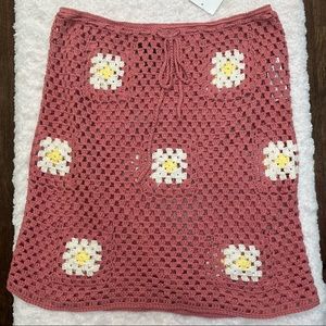 Brand New Forever 21 pink crochet skirt with cute yellow & white daisies
